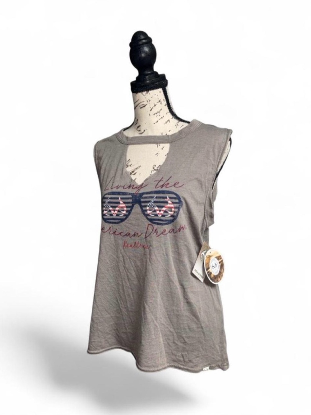 NWT Medium Women’s Real Tree Gray keyhole tank top with graphic of sunglasses